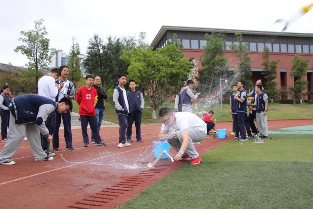 筑梦AI,智竞未来——天府七中科创体育节之科技活动回顾