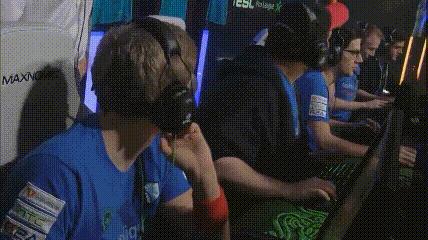 职业哥连跪,职业哥抬头杀