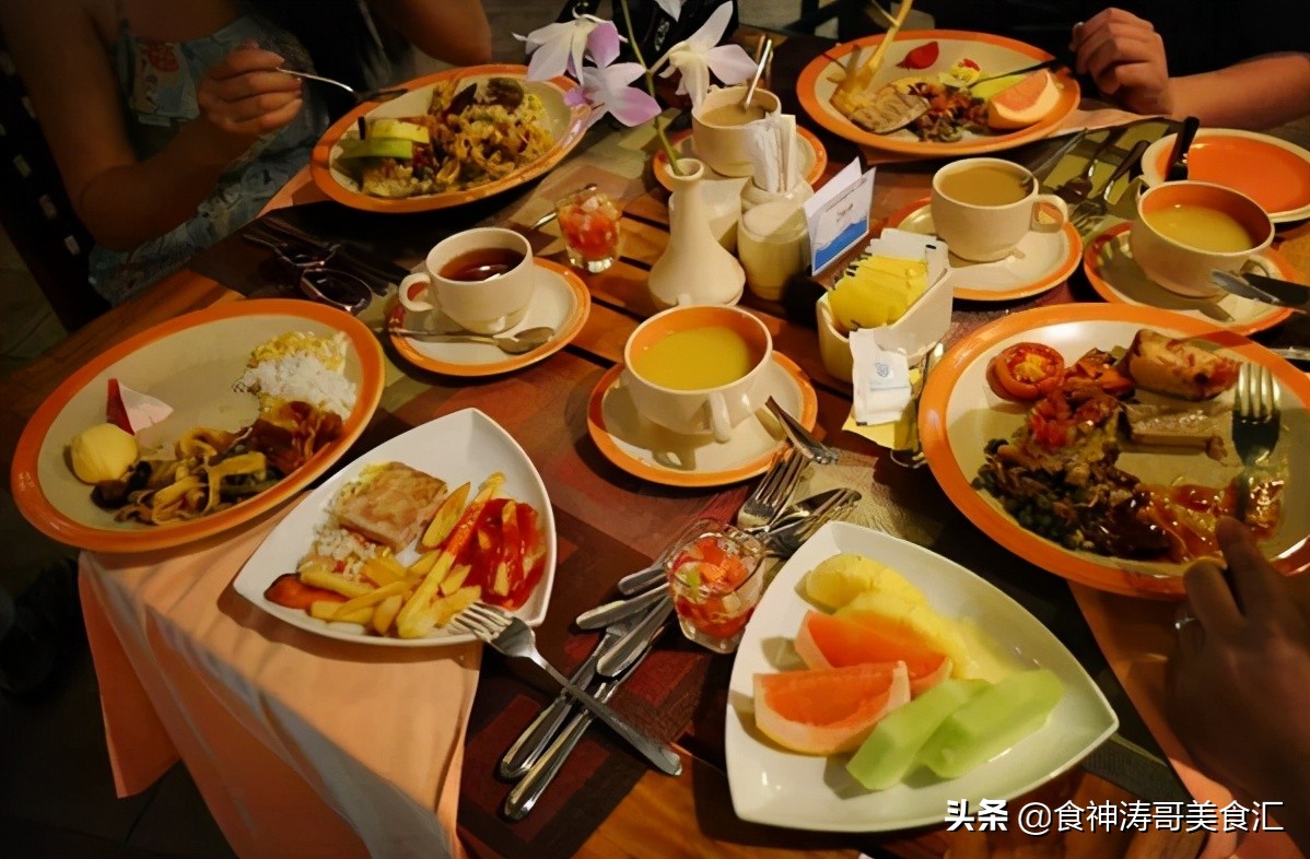 沙特家庭的一日三餐，营养过剩导致胖人太多，无奈宣布减肥换黄金