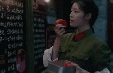 钟楚曦穿搭最新,钟楚曦穿搭风格