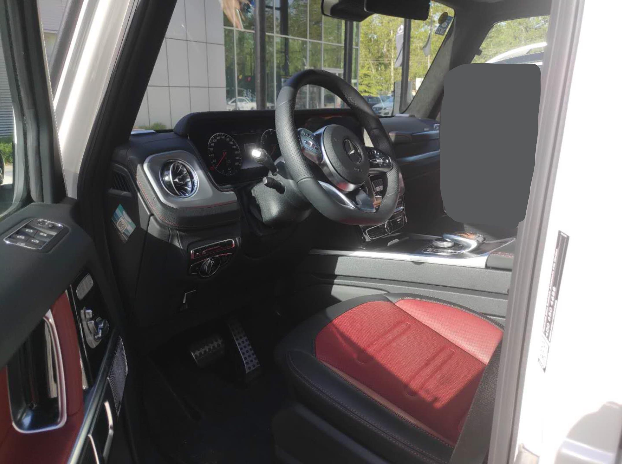 梅赛德斯奔驰g500多少钱,评测奔驰g500内饰改装