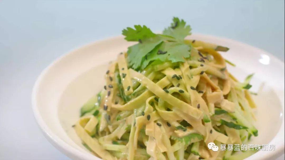 这家水饺店出了一瓶万年稀罕的天然自涌泉,到店免费喝,牛掰啊