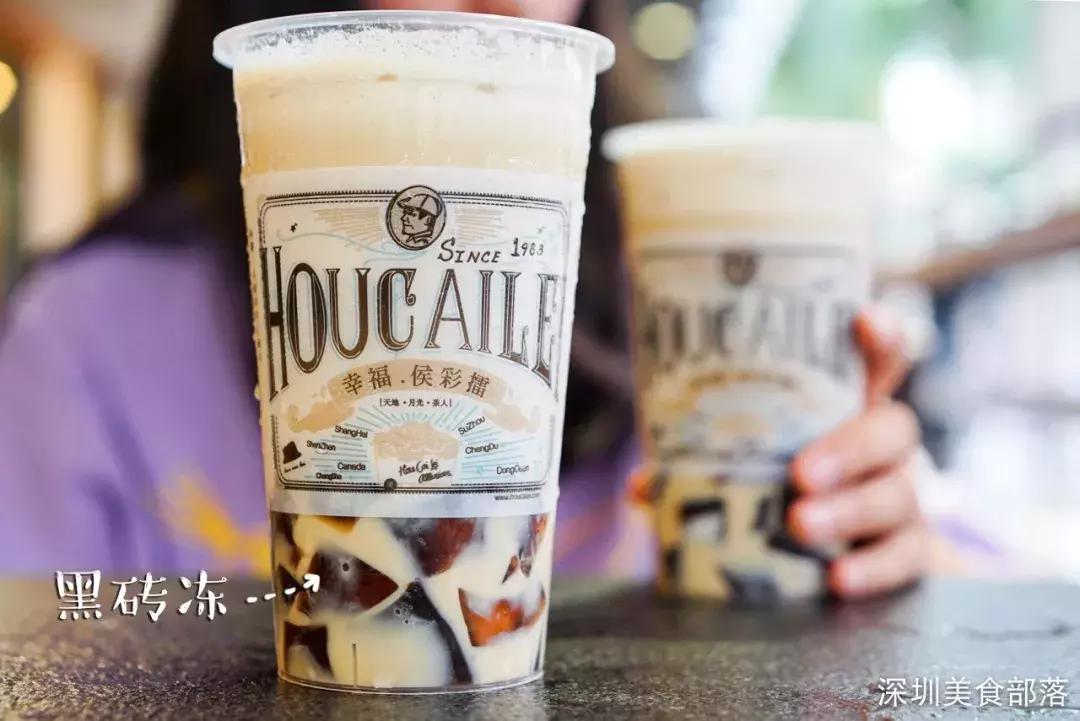 跨世纪的黑砖奶茶店，每天卖30块“金条”