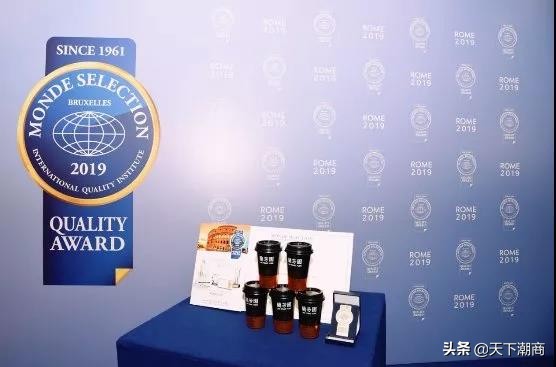 十个香港人就有九个光顾这位潮汕人的店,从学徒成为港式奶茶鼻祖