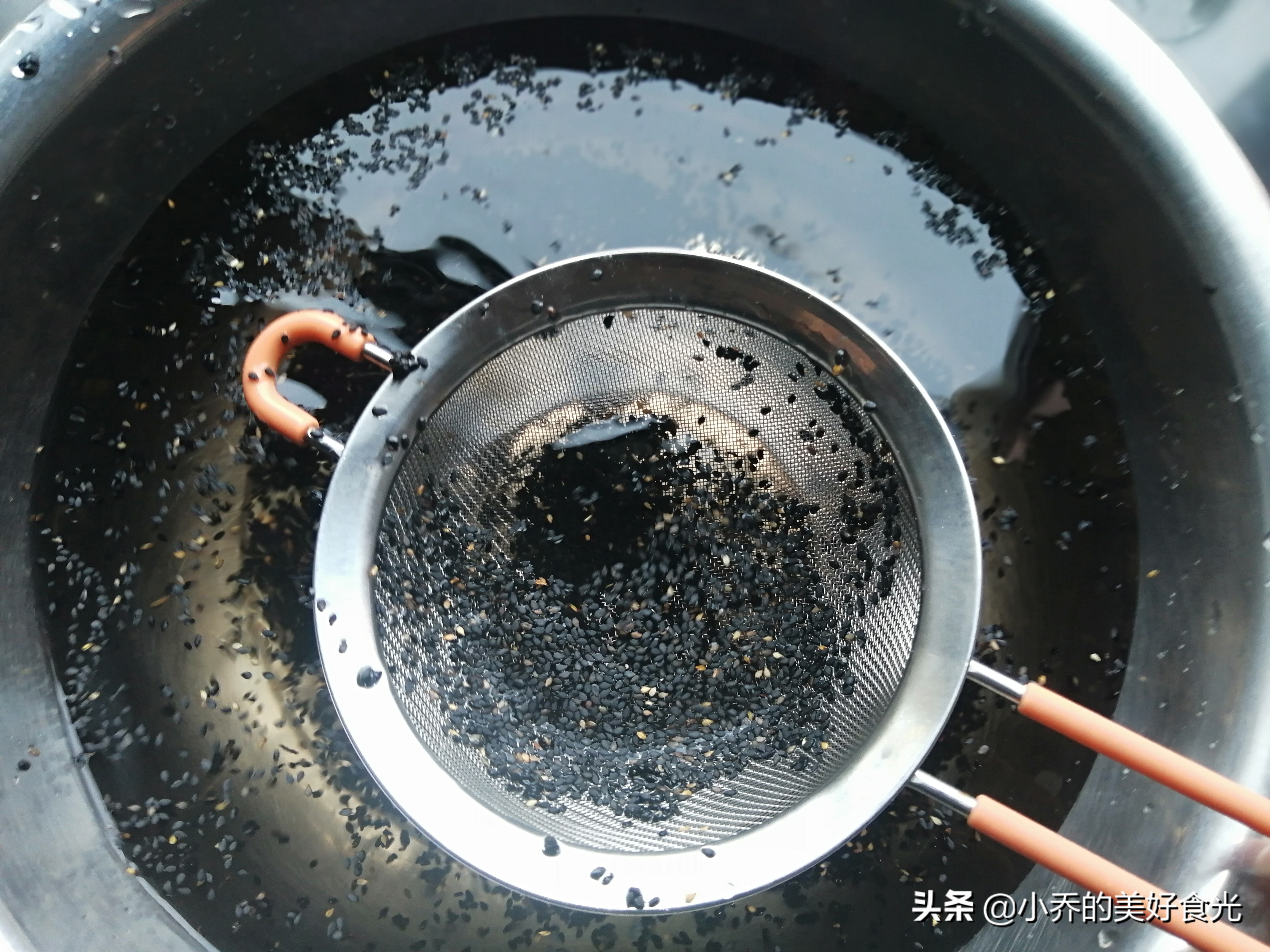 洗芝麻的方法去杂质,芝麻里的泥沙怎么洗才干净