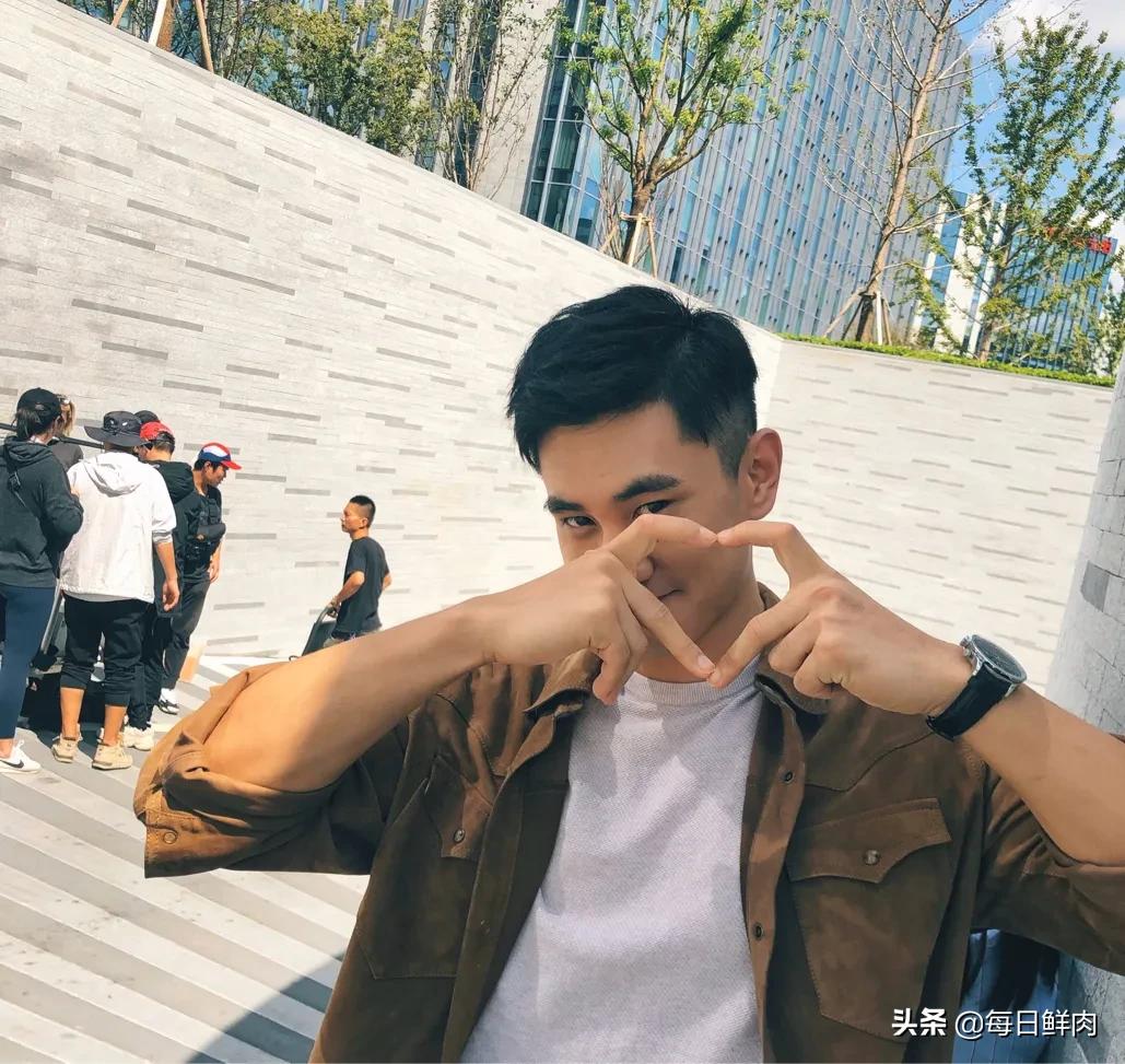 帅气知名健身教练,星健身教练