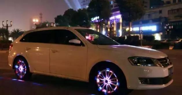 汽车电瓶两年多了有必要换新的吗,汽车电瓶两年没电是什么原因