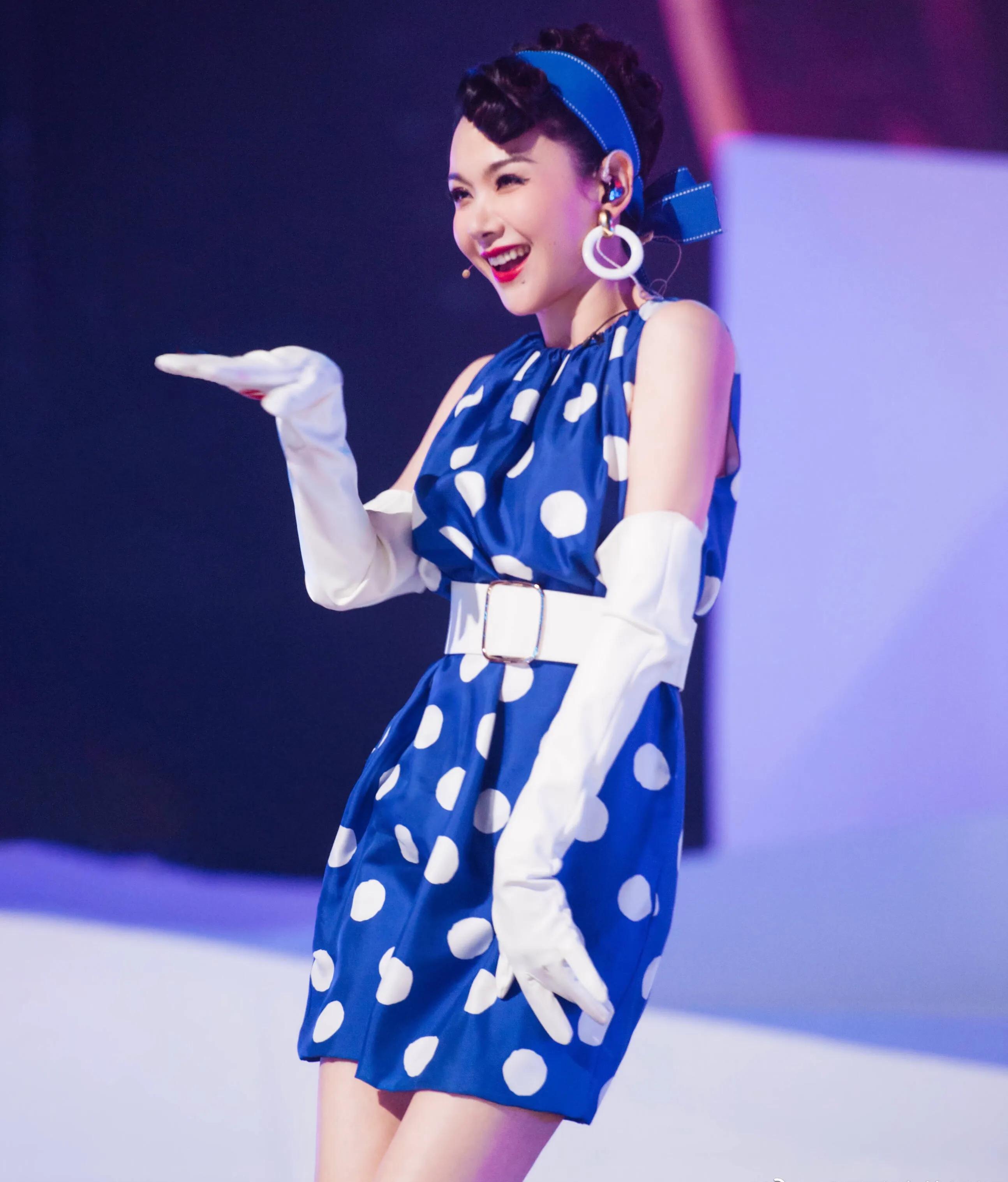 程莉莎郭晓冬婚姻模式,程莉莎晒与老公郭晓东合照