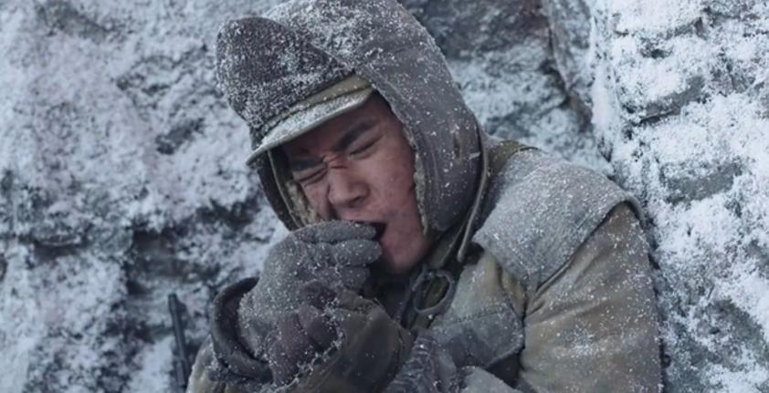 长津湖给易烊千玺送围巾的女孩,长津湖给易烊千玺送围巾