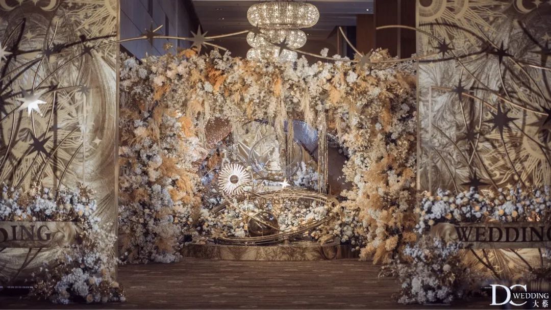 香槟金宫廷婚礼布置现场,香槟色中式婚礼震撼现场