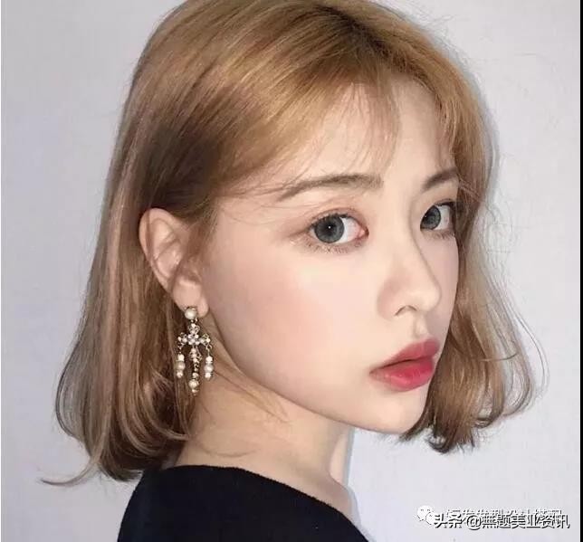 短发留长尴尬期发尾翘起来怎么办,短发发尾老是翘起怎么办