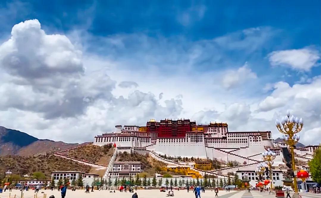 灯火辉煌的布达拉宫,洁白无瑕的布达拉宫