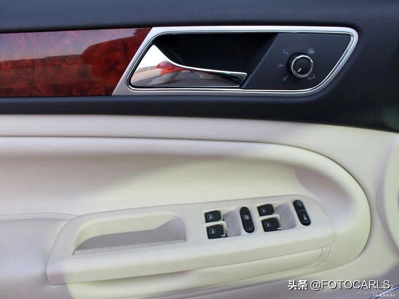 大众领驭09款,09年帕萨特领驭高配内饰图片