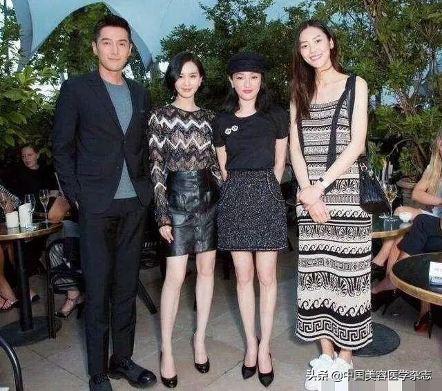 平胸女孩有什么特征,平胸女孩也能穿出高级感