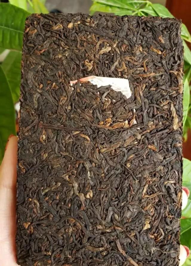 普洱茶砖太硬，用什么姿势开？