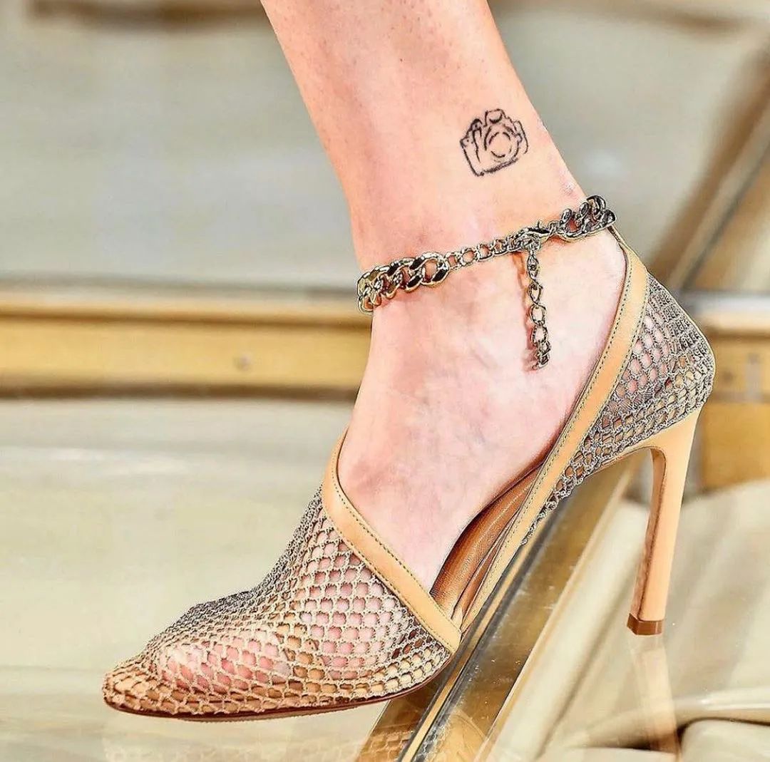 今年最火的4款凉鞋清爽又时髦,一双土到极致的凉鞋就是潮