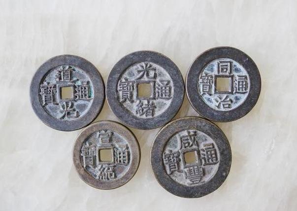 过门石怎样摆放硬币,过门石下面都摆放什么