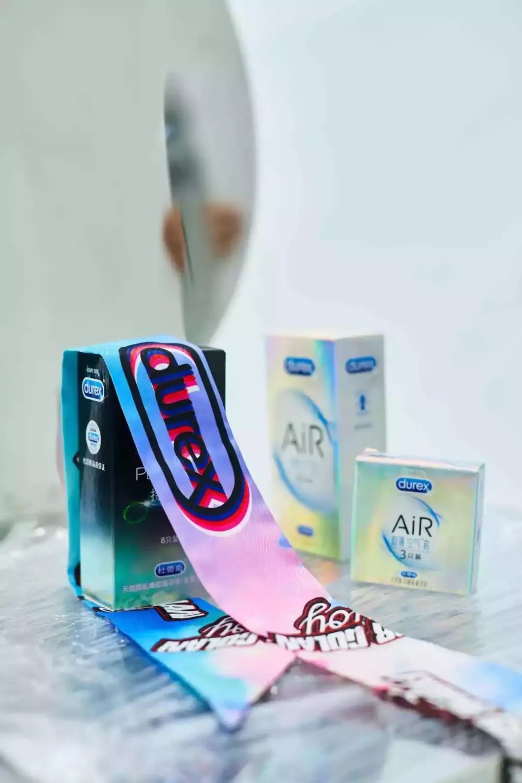 杜蕾斯进军服装圈了！服装玩跨界联名为什么总是这么火爆？