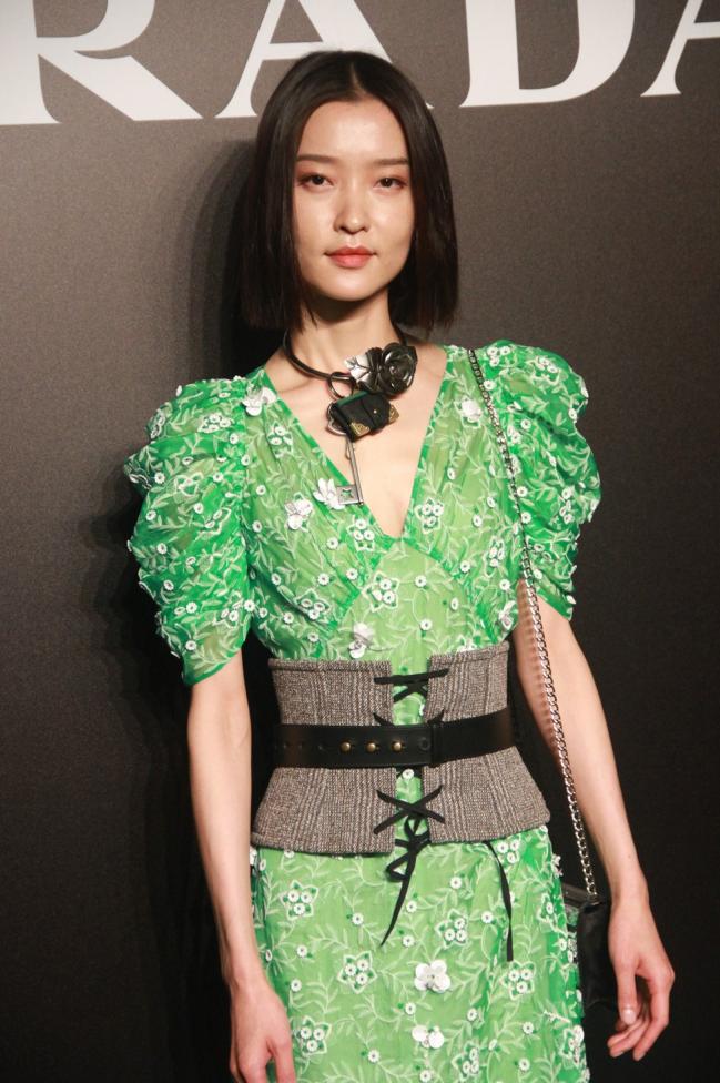 学模特跟爵士哪个有前途,学模特的好处有哪些