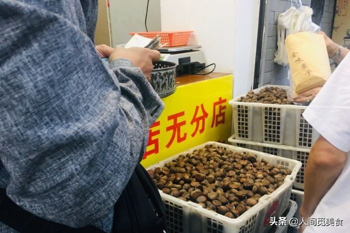 南京这家小店太豪横，1年只开3个月只收现金，客人一买就上百块