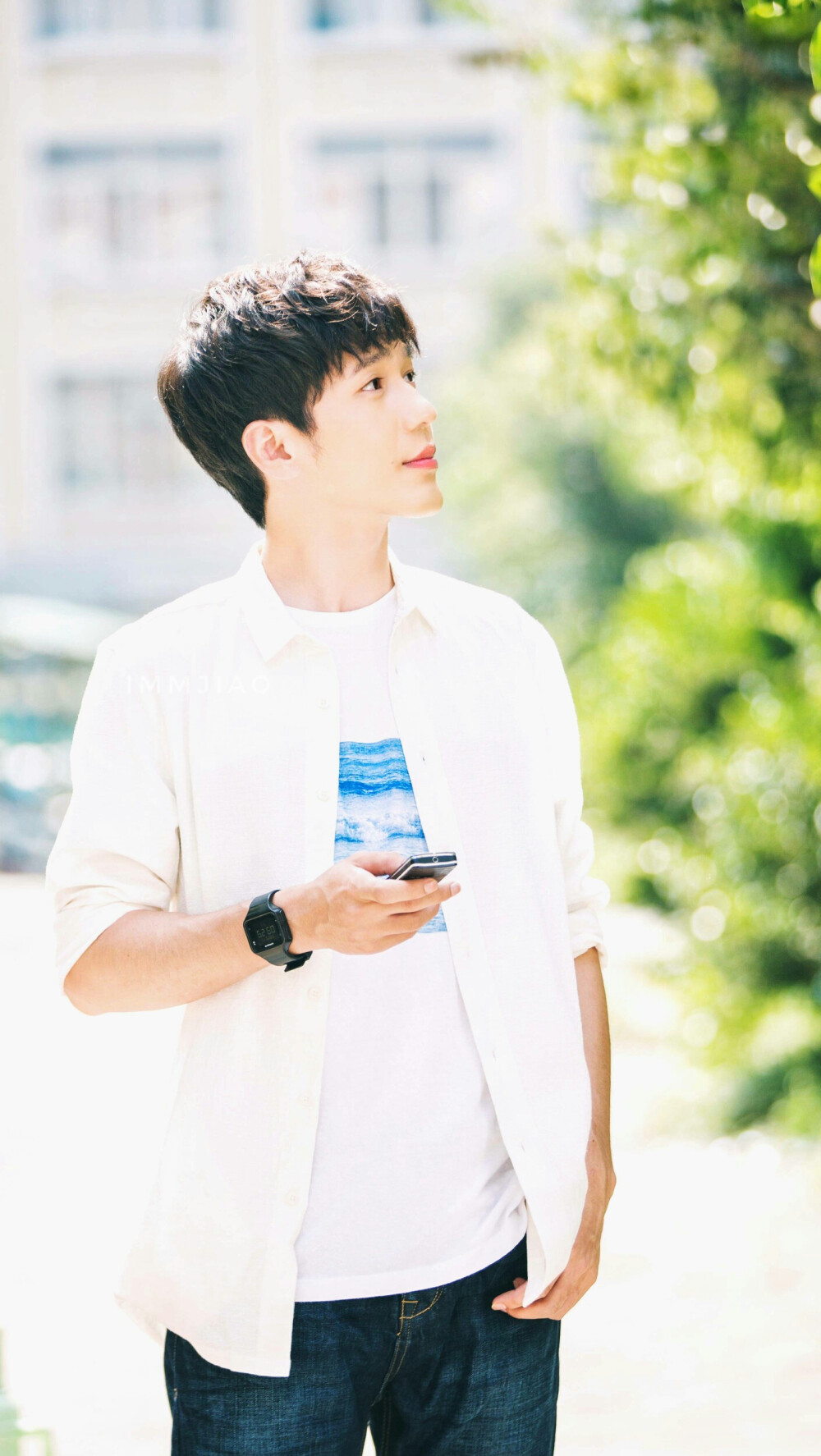 你可以说他不帅，但不得不承认他是型男