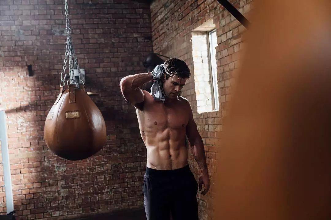 美队复联4雷神之锤,复联4美队背头