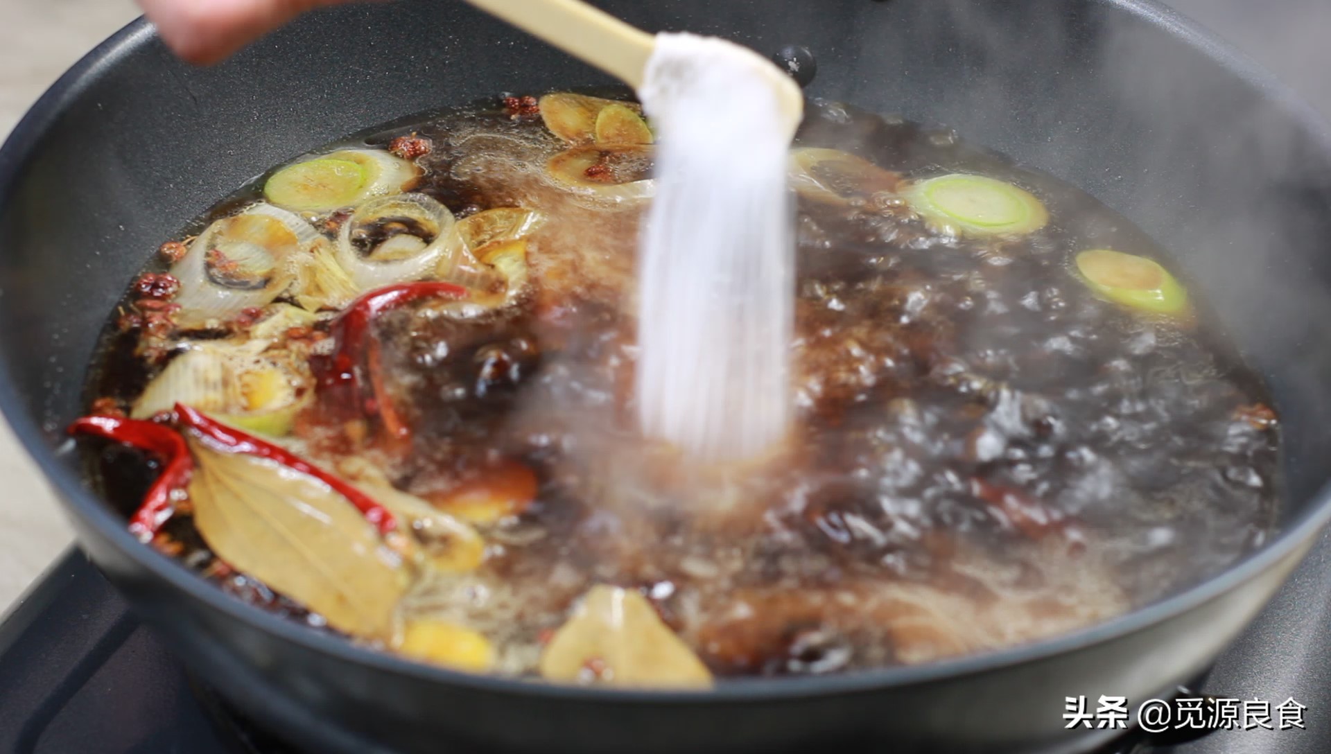 如何卤猪蹄最新最好吃的方法,卤猪蹄要放些什么才容易脱骨