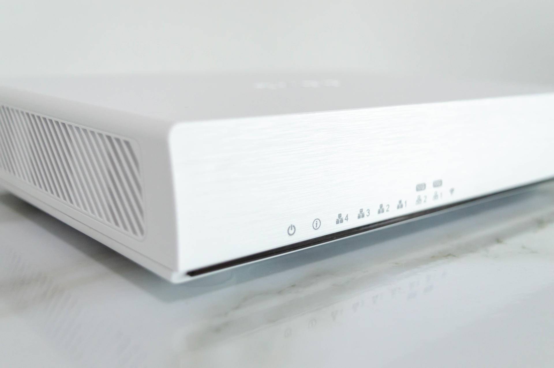 威联通301w路由器测评,威联通路由器301w拆机评测