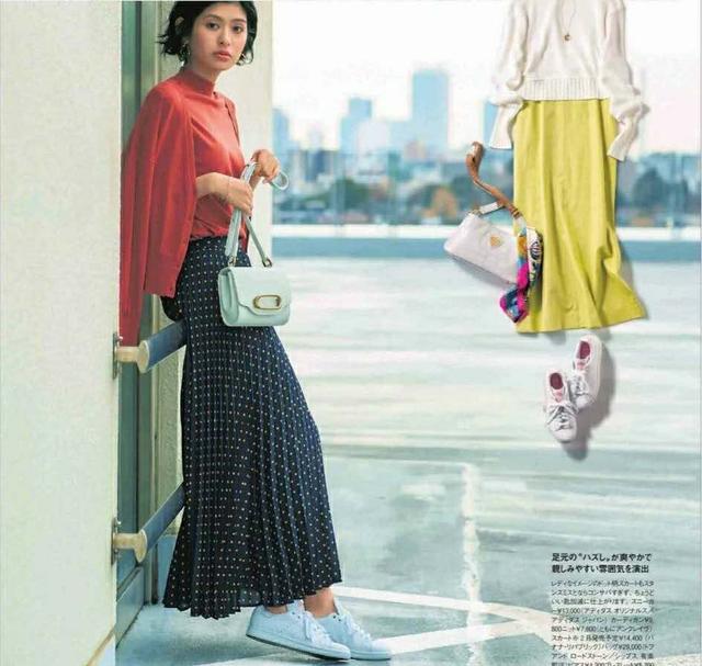 女士小白鞋的正确穿搭视频,小白鞋女如何搭配好看图