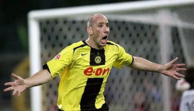 因为个子太高，天才前锋踢了12年守门员，画画位置成就传奇生涯