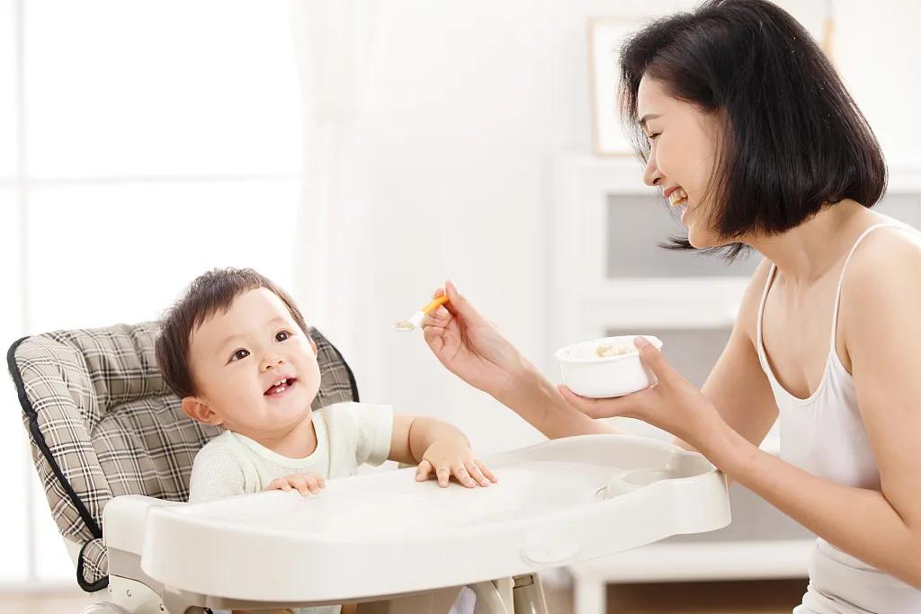 七巧板育儿堂|想要孩子养成吃饭好习惯？从7-9月龄抓起