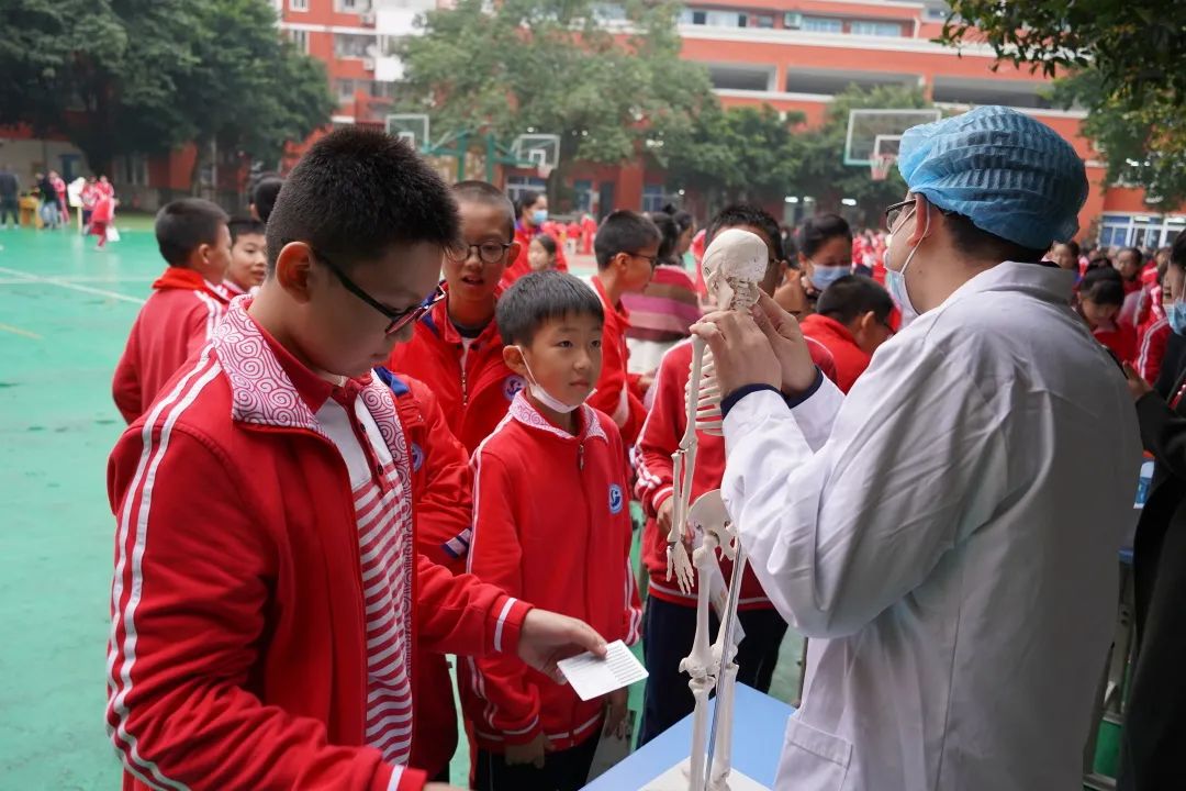 追梦,从新世纪外国语开始!小学职业规划教育,照亮孩子人生航途