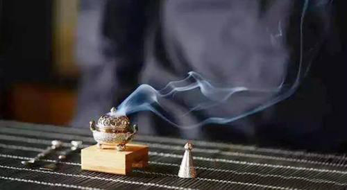 纳粹的卍字跟佛教的卍有什么区别,佛教标志卍和纳粹标志读音