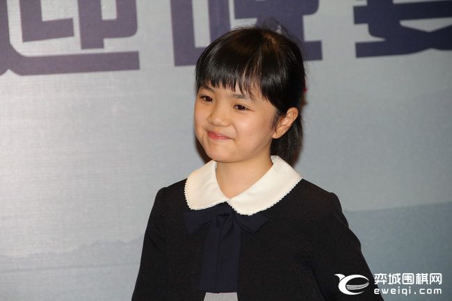 日本10岁天才萝莉来了：仲邑堇出席梦百合杯开幕式