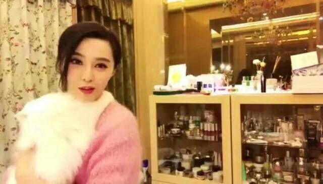 范冰冰该不该重回娱乐圈,娱乐圈混不上去就去拍戏