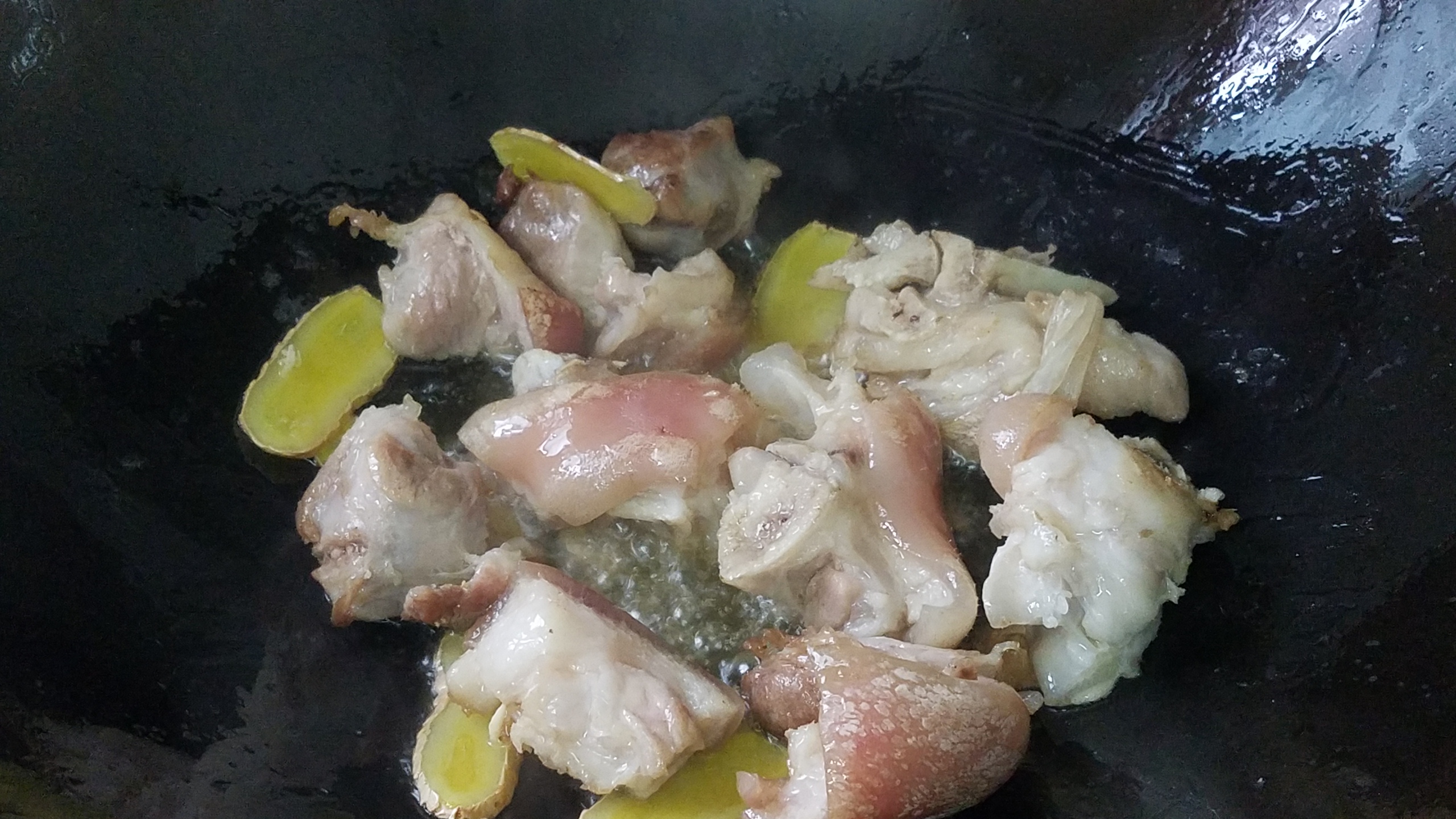 猪脚炖黄豆的做法老东北美食,猪脚黄豆炖竹笋广东