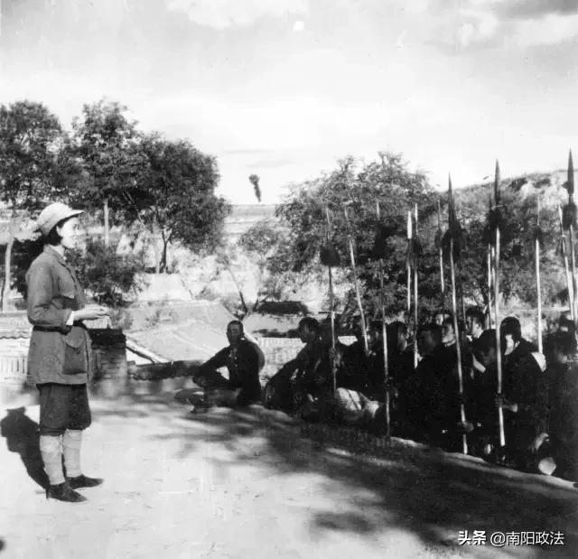 【荐读】你只知道王毅、华春莹，却不知道这个迷倒万千人的燕大“校花”才是曾经中国外交部隐藏的最狠角色！