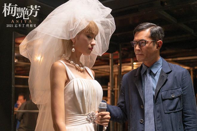 黄霑：尿成龙，单挑李小龙，妻子怀孕期间出轨，他凭什么这么狂？