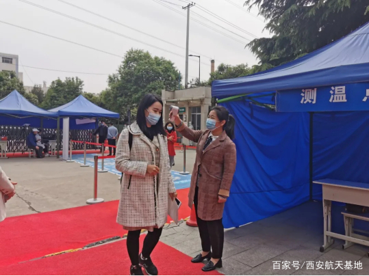 为了娃儿能上学再苦再累也要坚强,全国各地中小学复学