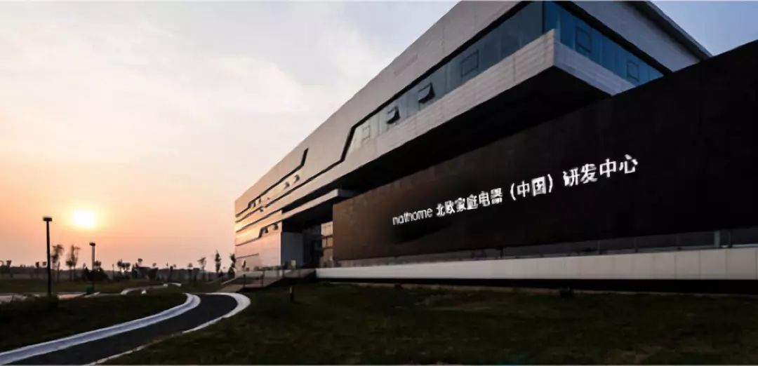 能折叠会按摩的恒温足浴盆,可以加热带按摩的洗脚盆