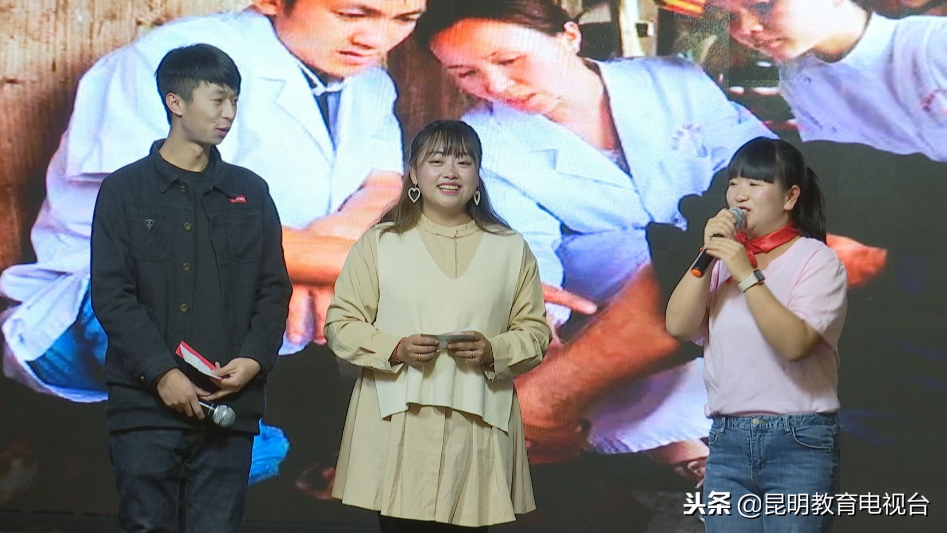 不忘初心砥砺前行大型活动献礼,不忘立德树人初心幼儿大型活动