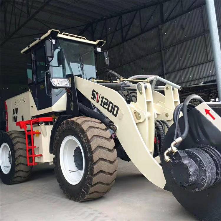 小型自动移动三轮混凝土搅拌车,可以搅干料的混凝土搅拌车