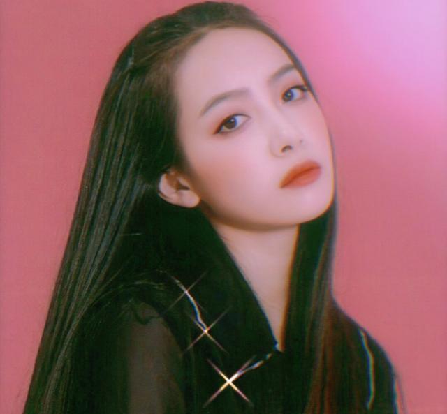 宋茜你看不到的十件小事,宋茜在台上走下去的样子