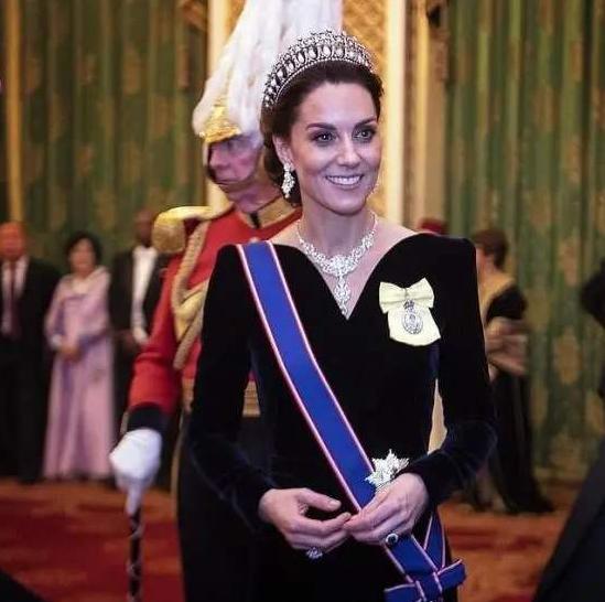 凯特王妃得体亲民的穿着,凯特王妃穿着