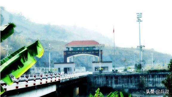 军报记者完整视频,军区记者采访班长