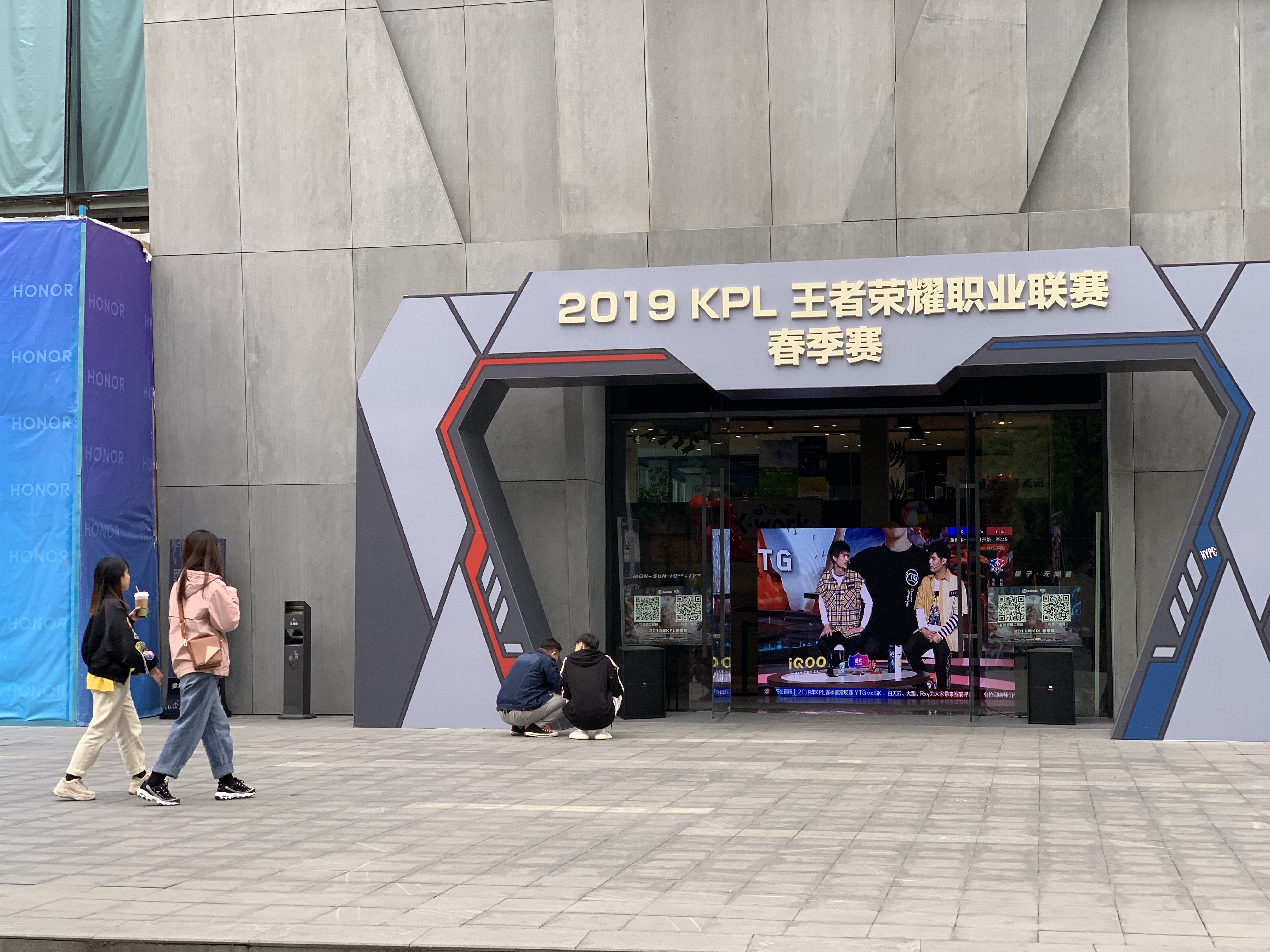 太古里滑板小哥,滑板男孩太古里