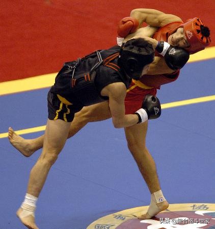 散打贴脸怎么打,散打实战实用打法