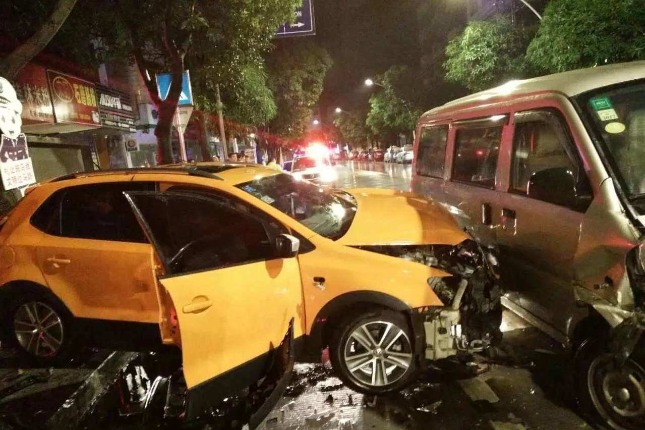 把车借给朋友如何规避责任,汽车借给别人出了事故后正确处理