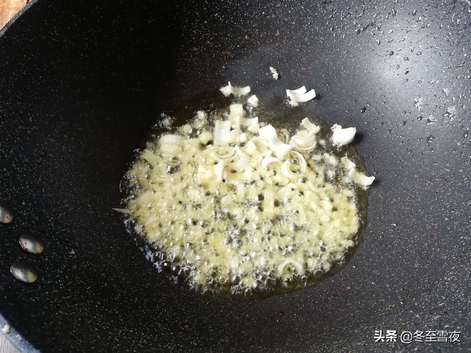炒菜放肉丝怎样做肉丝才嫩,炒菜放肉丝要不要腌制