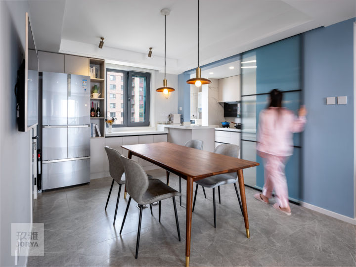 餐厅预留电视,终于实现了边做饭边追剧的愿望